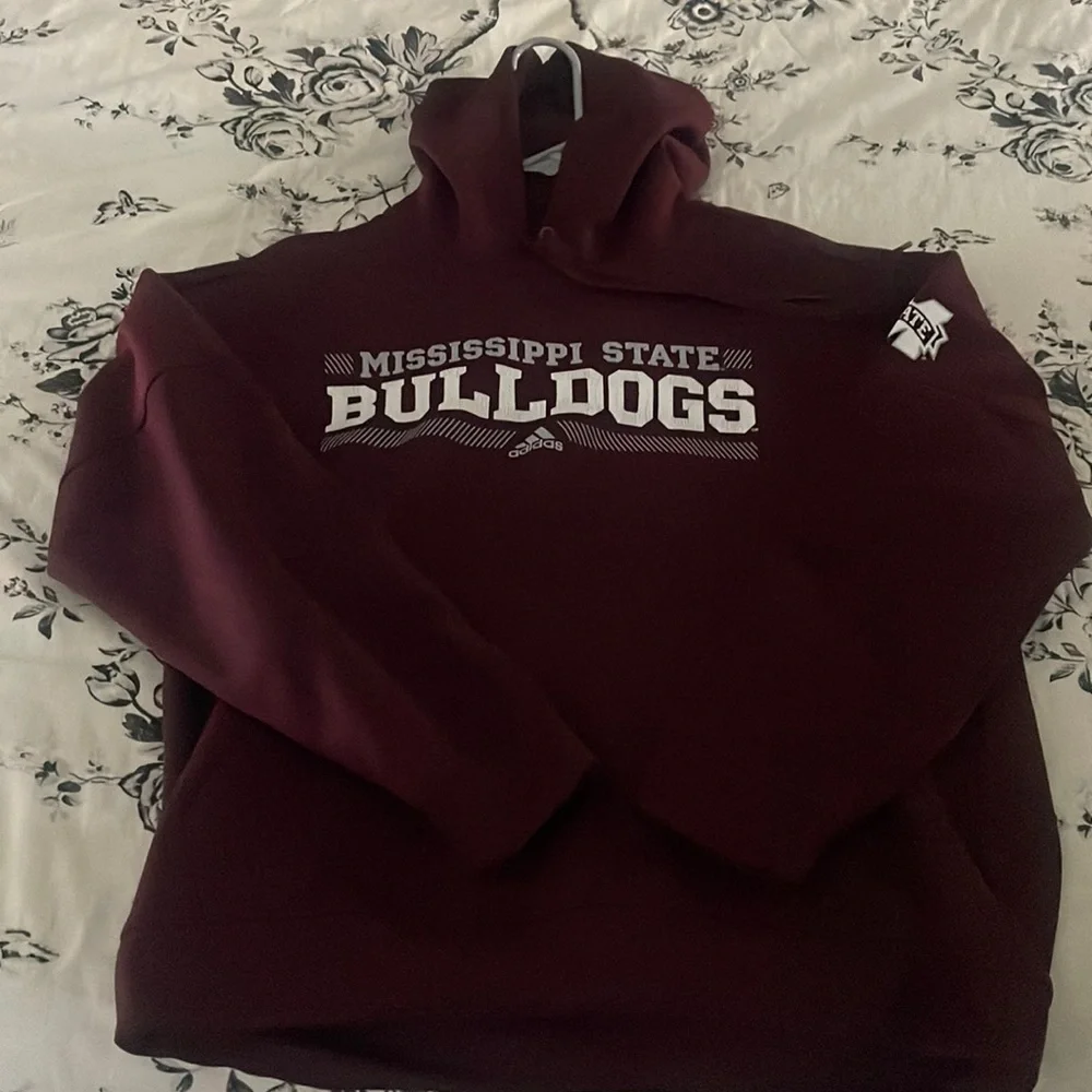 Mississippi State Bulldogs Hooded Sweatshirt 🌺 2 for $10🌺